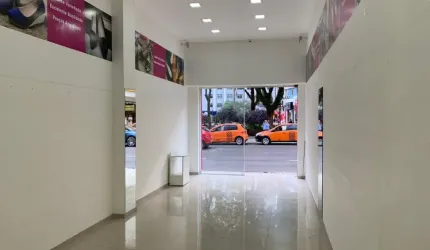 ALUGO LOJA  65m2 ,na  frente Pça  Zacarias , Centro,Curitiba-Pr