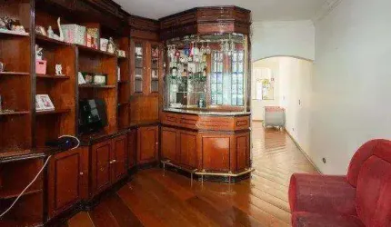 Este incrível sobrado no Jardim Palermo I em São Bernardo do Campo é o imóvel dos seus sonhos. Com 3 quartos, incluindo uma suíte espaçosa com hidroma