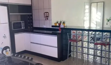 Olha que oportunidade para você que busca um sobrado no Parque João Ramalho em Santo André com 3 suítes, 6 vagas de garagem e ainda estuda permuta!