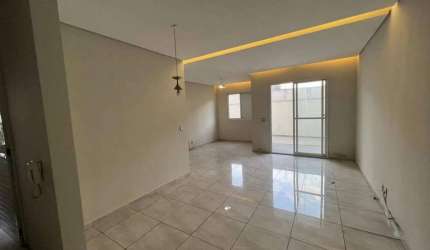 Apartamento térreo com quintal no coração da Penha, a apenas 2 minutos a pé do metrô!