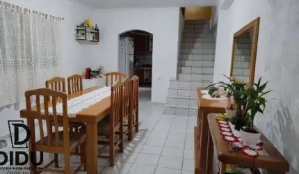 Se você está em busca de espaço e conforto para sua família, este sobrado é a escolha perfeita!