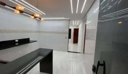 Olha que oportunidade  para você que busca uma casa térrea completamente reformada, impecável! Imóvel desocupado e pronto para morar!