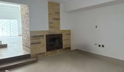 Procurando um sobrado espaçoso, bem localizado e com um ambiente agradável? Temos o imóvel perfeito para você!