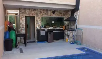 Não perca a oportunidade de conhecer este incrível sobrado no Jardim Penha com 3 suítes, 4 vagas, área de lazer com piscina e churrasqueira