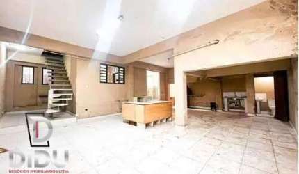 Casa à venda, com 6 quartos 3 suítes 5 vagas, 304m² de construção e 250 m² de terreno.