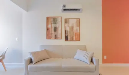 Apartamento Reformado e Mobiliado 2 QTOS Centro