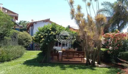 Casa à Venda em Condomínio no San Conrado em Sousas.