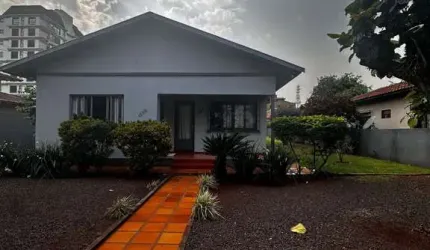 Casa  no Centro com 04 quartos