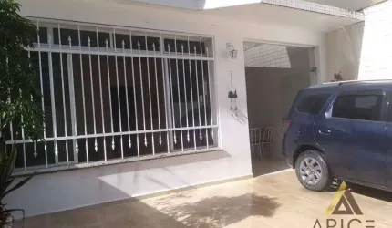 Casa no Boqueirão com 200m²,sendo 4 dormitórios e 1 suíte, vaga para dois carros com quintal grande