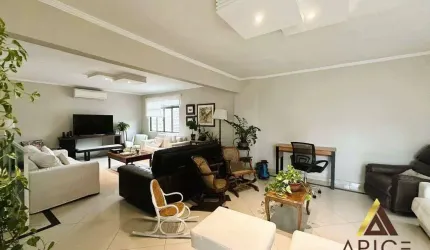 LIINDA COBERTURA DUPLEX á 01 QUADRA DA PRAIA - 255m² ÚTEIS - 4 DORM. sendo 01 SUÍTE - 05 W.C - ESPAÇO. GOURMET COM CHURRASQUEIRA - PISCINA - 02 VAGAS