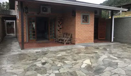 Casa com 3 quartos, Praia da Lagoinha, Ubatuba - R$ 700 mil, Cod: 2038