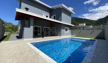 Casa com 5 quartos, Praia da Lagoinha, Ubatuba - R$ 1.75 mi, Cod: 2233