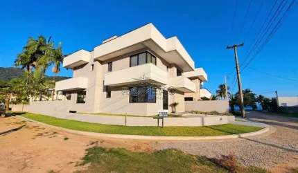 Casa com 4 dorms, Condomínio Lagoinha, Ubatuba - R$ 3.8 mi, Cod: 2351
