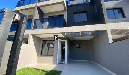 Triplex novos em Matinhos.