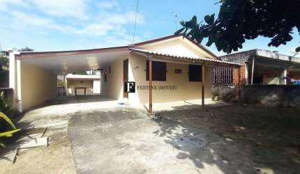 Casa com amplo espaço de terreno em Shangri-lá