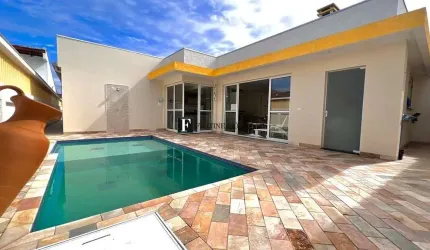 Casa de alto padrão na quadra mar de Matinhos