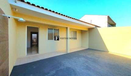 Casa com 02 quartos perto do mar