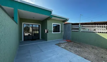 Casa com 03 quartos em Santa Terezinha