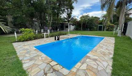 Casa com amplo terreno a venda em Pontal do Sul