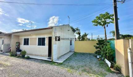 Casa com piscina privativa e suíte em Matinhos