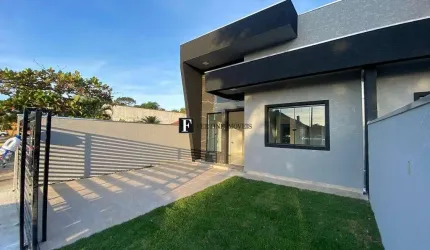 Casa nova com piscina na faixa do mar