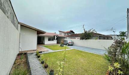 CASA EM PRAIA DE LESTE