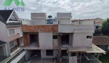 Sobrado com amplo terreno e 3 dormitórios à venda, 107 m² por R$ 729.000 - Xaxim - Curitiba/PR