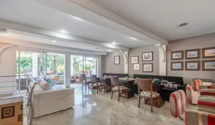 Casa, 4 Quartos, 8 Vagas, a Venda, no Bairro Seminário, Jardim Los Angeles, em Curitiba. REbrokers