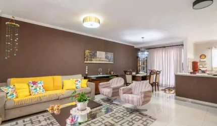 Casa Sobrado, 3 Quartos,  3 Vagas, a Venda, no Bairro Santo Inácio, ao lado do Parque Barigui, em Curitiba. REbrokers