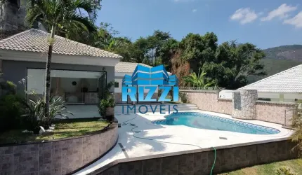 Maravilhosa Casa Duplex em condomínio Fechado com 03 suítes
