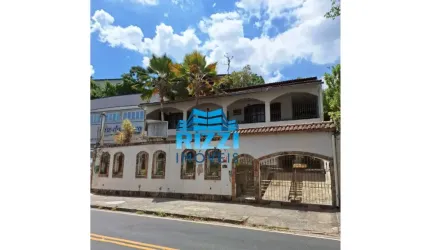 Excelente Casa Duplex localizada na Rua Comendador Siqueira