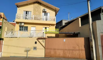 Sobrado à venda em bairro Tranquilo com Ampla area de Comercios , escolas e Serviços e Facil Acesso
