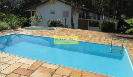 Linda Chácara à venda  Contendo 3 dormitorios 1 suite , salão , churrasqueira com forno , piscina .