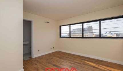Sobrado com 3 quartos, sendo 3 suítes e 2 vagas à venda no Tingui