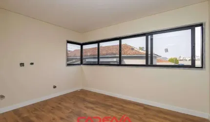 Sobrado com 3 quartos, sendo 3 suítes e 2 vagas à venda no Tingui