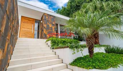 Casa com 4 quartos e 4 vagas à venda no Jardim Botânico