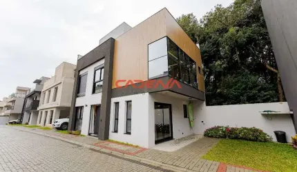 Casa Triplex com 3 quartos e 2 vagas para aluguel no Santa Felicidade