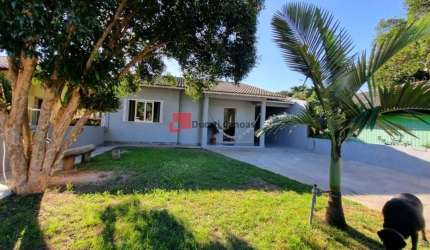 Casa térrea com o total de 05 dormitórios