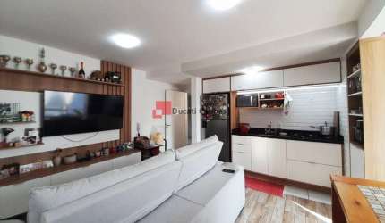 Apartamento semi-mobiliado com 02 dormitórios
