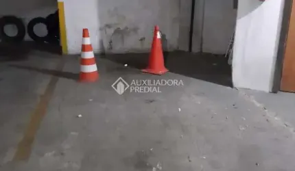 Garagem à venda na Rua Duque de Caxias, 1389, Centro Histórico, Porto Alegre, 24 m2 por R$ 58.000