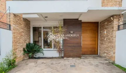 Casa com 3 quartos à venda na Rua Luiz Delfino, 90, Espírito Santo, Porto Alegre, 227 m2 por R$ 850.000