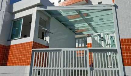 Apartamento, 2 dormitórios, sendo 1 suíte, frente ao mar no bairro Suarão em Itanhaém / SP