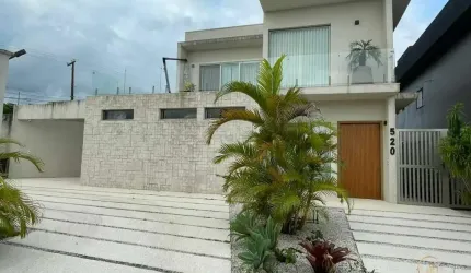 Casa com 4 dormitórios, sendo 3 suítes no Jardim Guacyra em Itanhaém / SP
