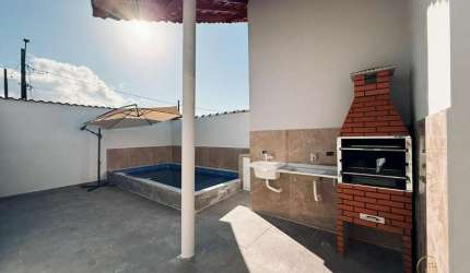 Casa com 2 dormitórios, sendo 1 suíte, no Jd. Praia Grande em Mongaguá.