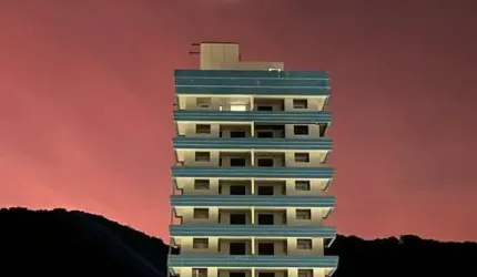 Apartamento com 2 dormitórios, sendo 1 suíte no Centro em Mongaguá / SP