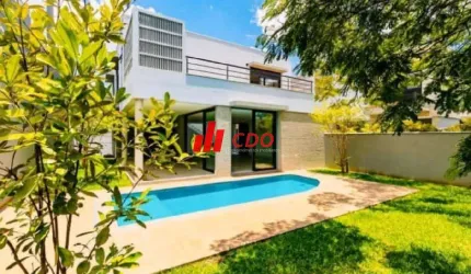 Zona Sul condomínio Boulevard Ibirapuera sobrado com 3 suítes,3 salas, piscina, jardim,4 vagas, útil de 455 m²
