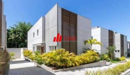 Condomínio Hipica Garden lindo sobrado com 4 suítes 1 Master, 4 salas, 5 banheiros, útil de 657,43 m² 4 vagas