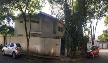 Jardim Leonor Belo Sobrado com piscina