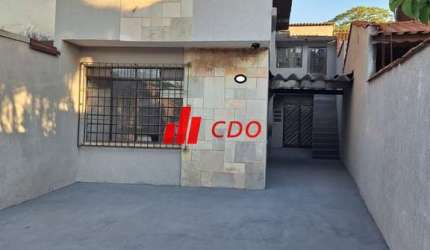 Imperdível casa à venda na Vila Prel, São Paulo-SP: 4 quartos, 2 salas, 3 banheiros, 4 vagas, 130m². Agende sua visita!