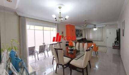 Morumbi Sul excelente sobrado reformado, com 3 dormitórios sendo 1 suíte, sala para 3 ambientes,5 vagas, churrasqueira, quintal, útil de 180m²